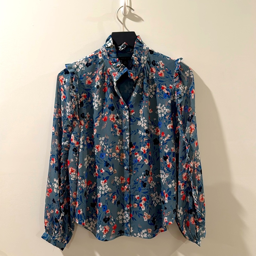 Ann Taylor Floral Ruffle Button Top. Size XS